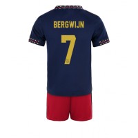 Ajax Steven Bergwijn #7 Fußballbekleidung Auswärtstrikot Kinder 2022-23 Kurzarm (+ kurze hosen)